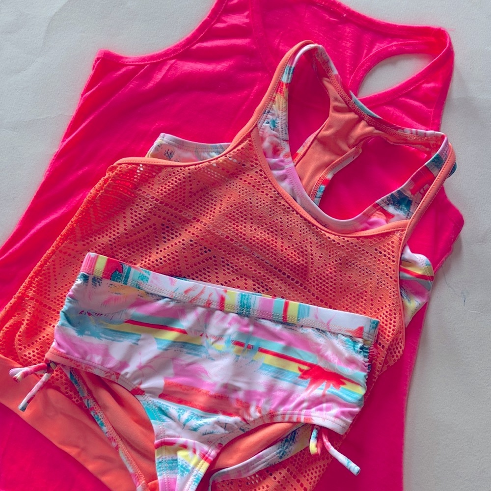Summer fun! NWOT Girls Sze 10, 2 Piece Swimsuit, Top, Hipster Bottoms w Cover Up